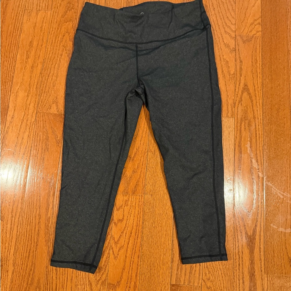 Women’s 3/4 dark grey Leggings size xxl